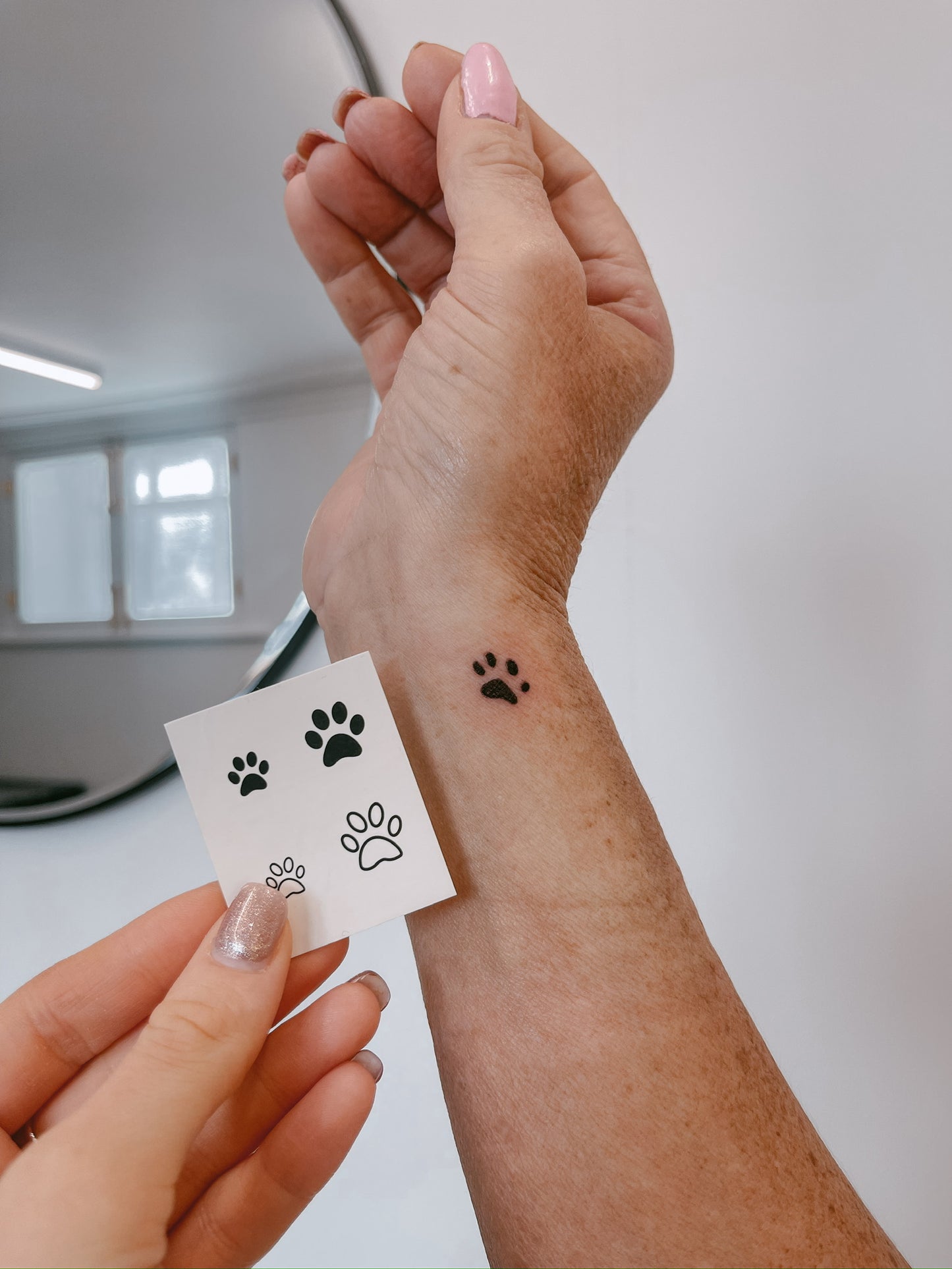 paw prints temporary tattuu
